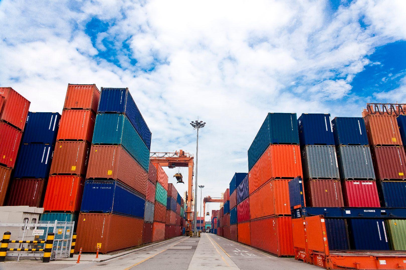 Understanding Containers: Key Players in Cloud Hosting Success